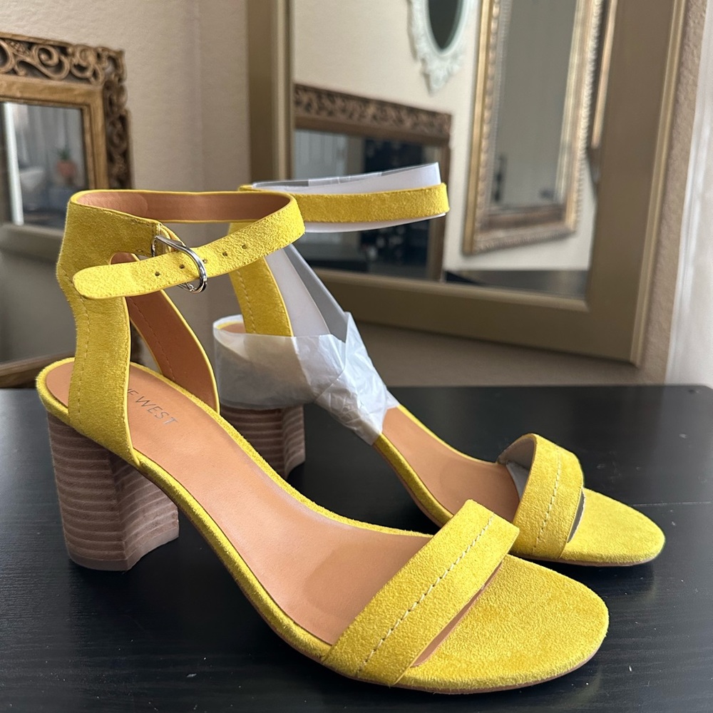 NWT Nine West yellow suede block heels size 9.5 & 10
